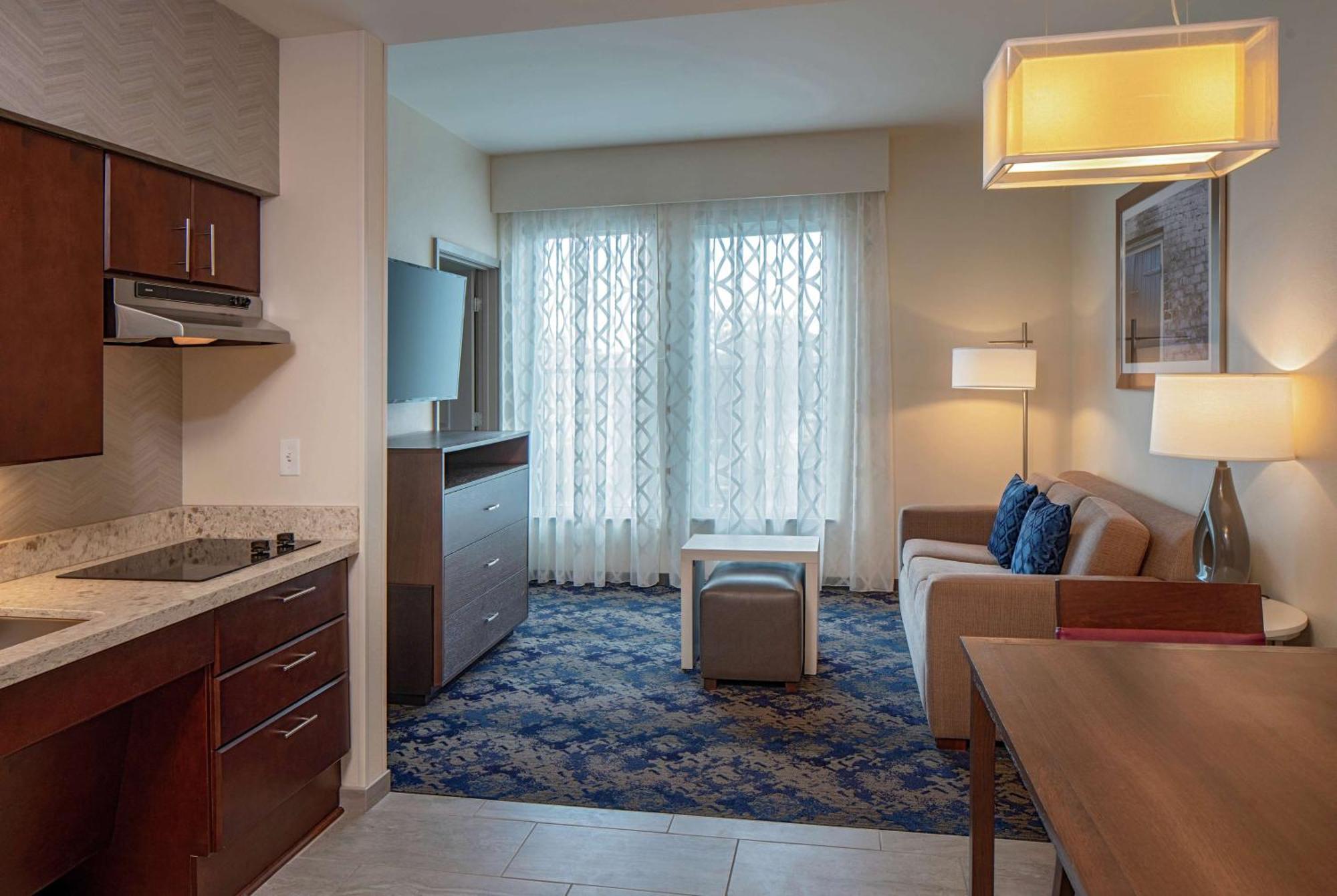 One-Bedroom Queen Suite Two Queen Beds Non-Smoking
