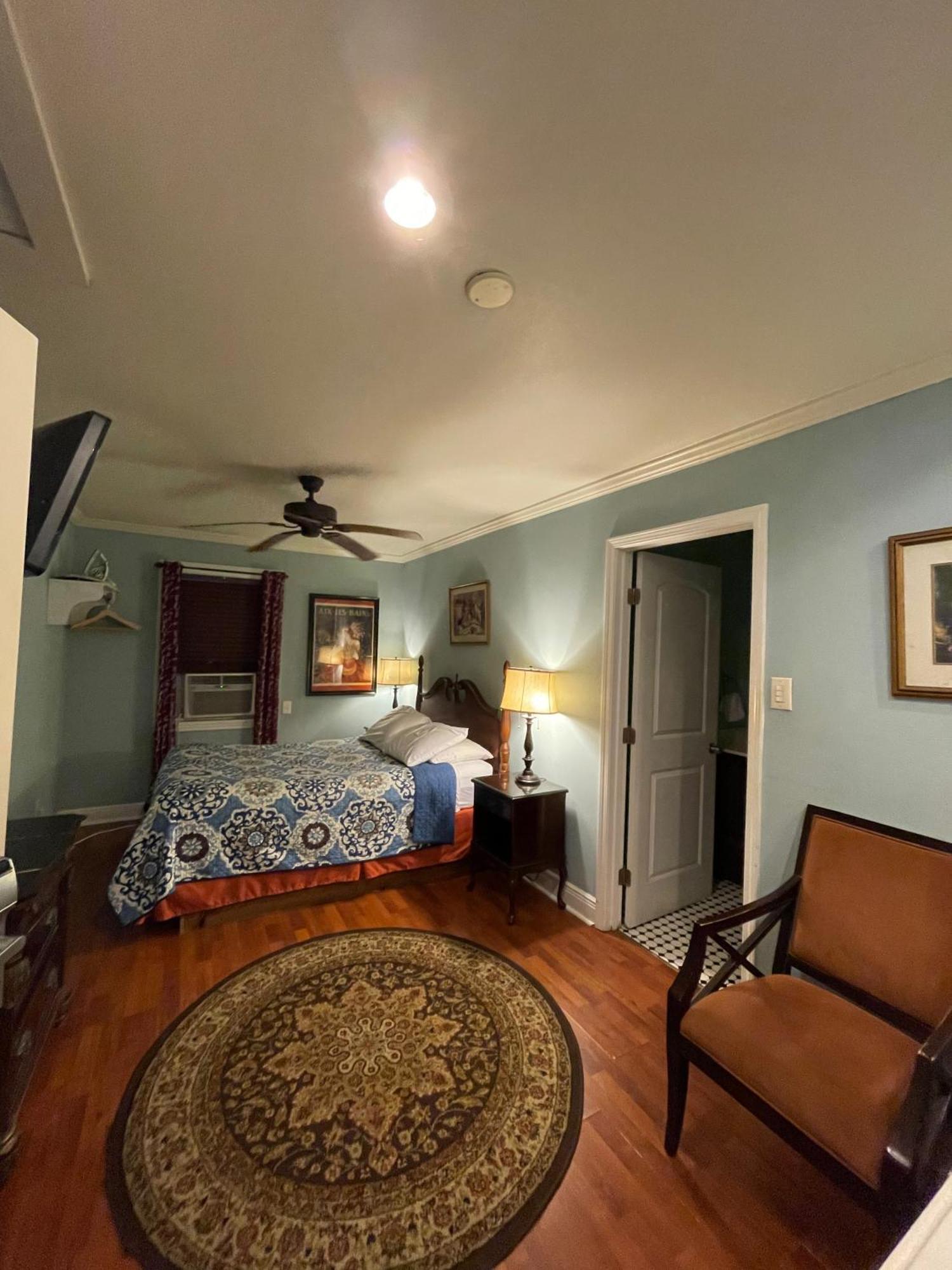 Standard Queen Room