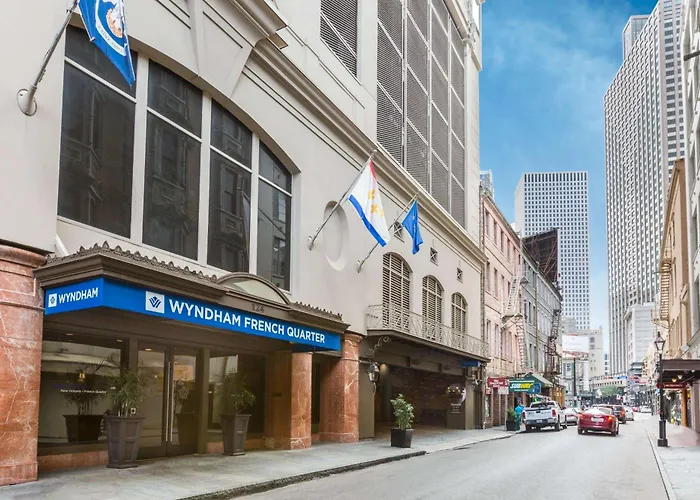 Hotel with pool: Wyndham New Orleans French Quarter