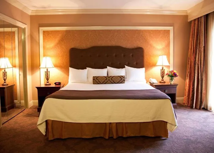 Airport Hotel: Best Western Plus French Quarter Courtyard Hotel
